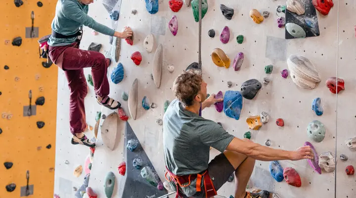 Klettern mit Selbstsicherungsautomat | © DAV